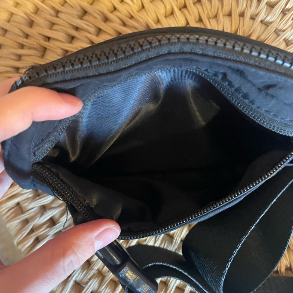 Lululemon Everywhere Belt Bag 1L - Picture 7 of 8